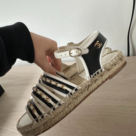 Chanel Bicolor CC Ankle Strap Espadrille Sandals Sz 37 Chain On Straps Black/Whi - Picture 11 of 15